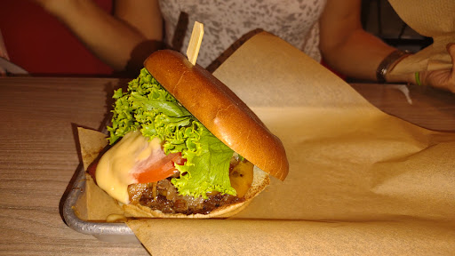 Hamburger Restaurant «Aioli Gourmet Burgers», reviews and photos, 10652 N 32nd St, Phoenix, AZ 85028, USA