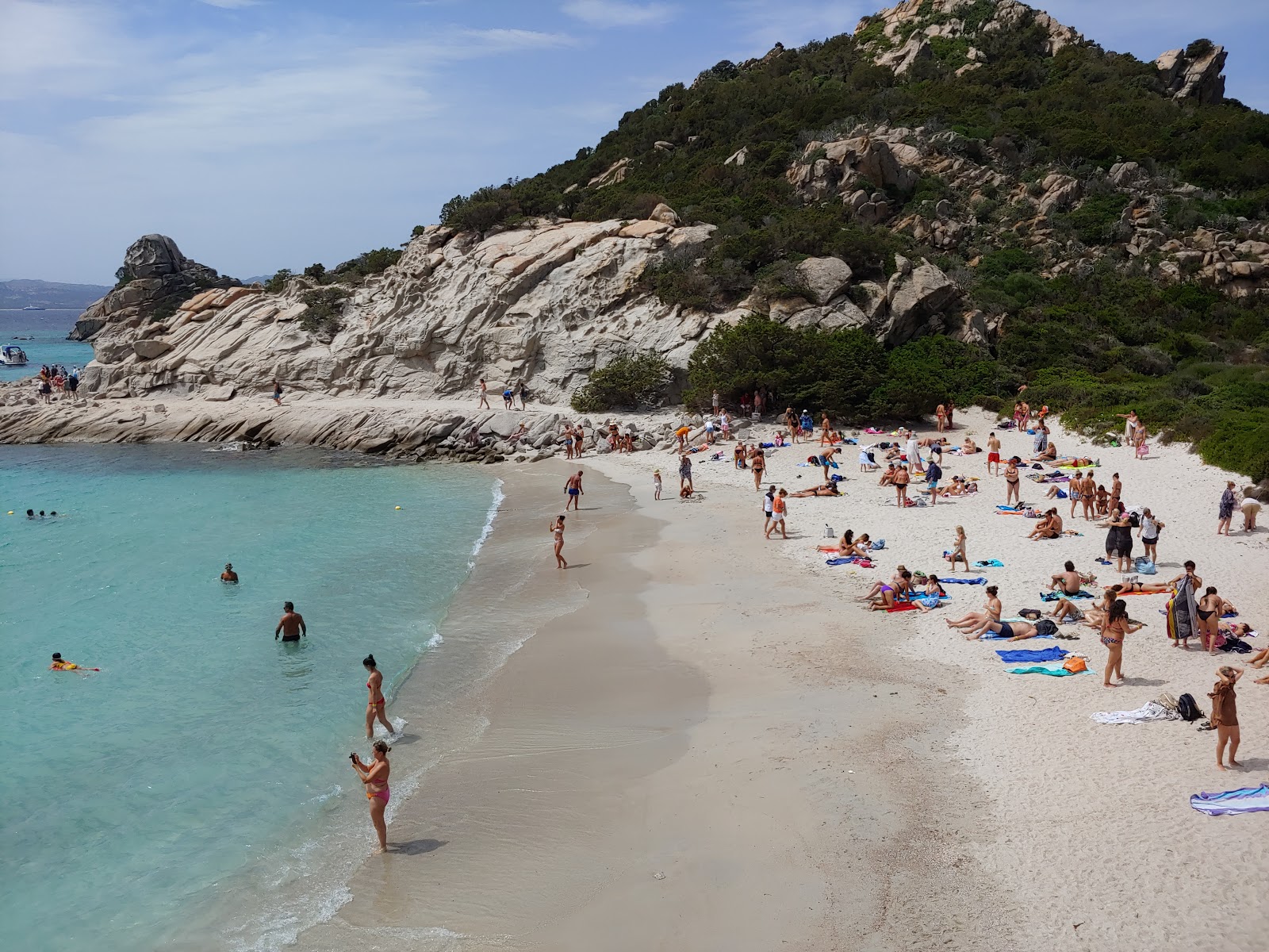 Foto di Spiaggia di Spargi La Maddalena con parzialmente pulito livello di pulizia
