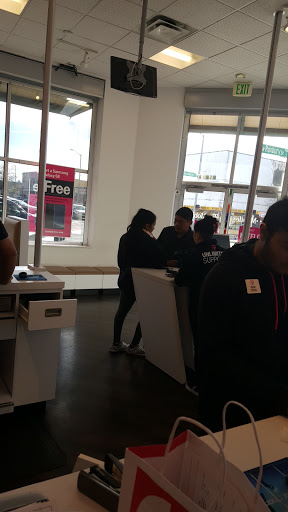 Cell Phone Store «T-Mobile», reviews and photos, 1516 SW Roxbury St a, Seattle, WA 98106, USA