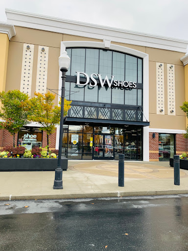 DSW Designer Shoe Warehouse, 17100 Southcenter Pkwy, Tukwila, WA 98188, USA, 