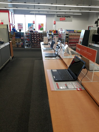 Office Supply Store «Staples», reviews and photos, 335 Haggerty Rd, Walled Lake, MI 48390, USA