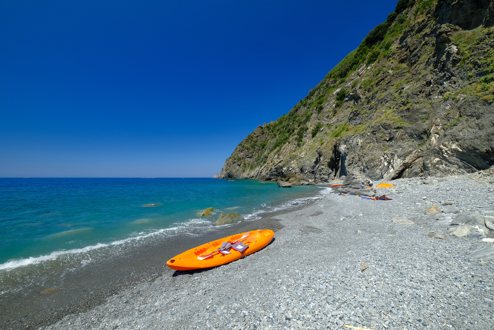 Spiaggia di Guvano Vernazza的照片 背靠悬崖