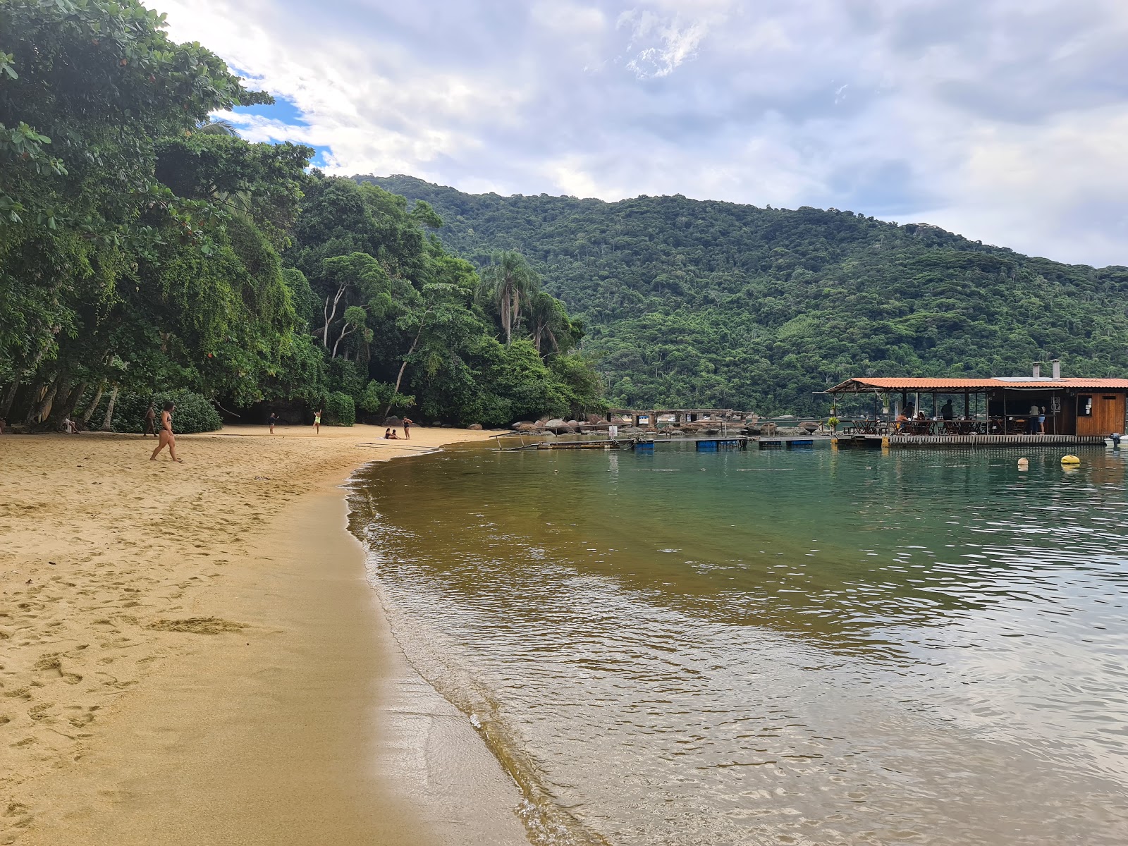 Foto von Pouso Beach mit beiger sand Oberfläche