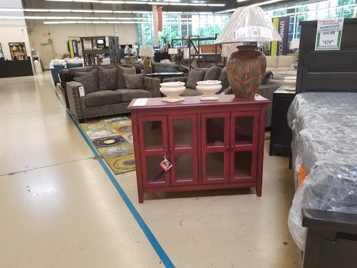 Outlet Store «Rooms To Go Outlet Furniture Store - Grand Prairie», reviews and photos, 2725 TX-360 #100, Grand Prairie, TX 75052, USA