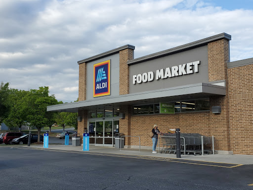 Supermarket «ALDI», reviews and photos, 2715 Peters Creek Pkwy, Winston-Salem, NC 27127, USA