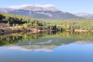 Embalse Alto del Rio Pedrogal / Lituenigo image