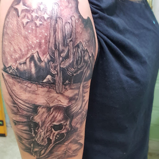 Tattoo Shop «Made You Look Custom Tattoo», reviews and photos, 1440 E Washington Ave, Madison, WI 53703, USA