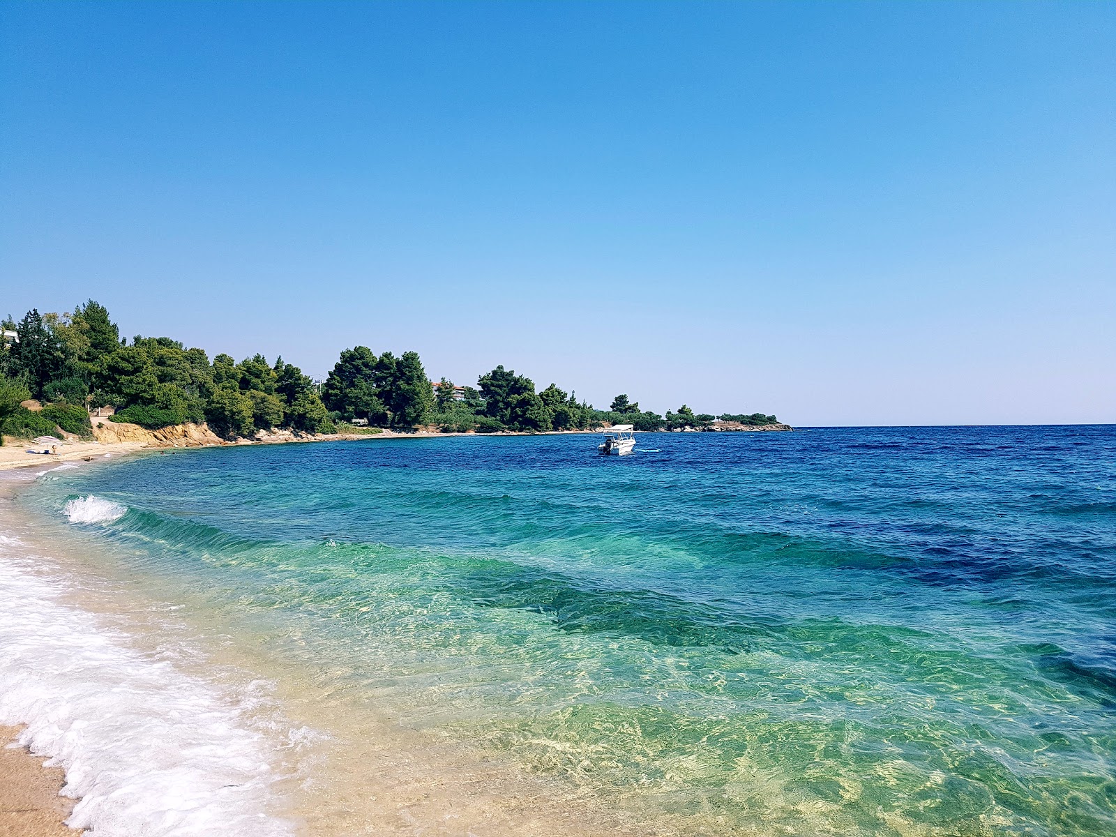 Foto van Little Olive beach met blauw puur water oppervlakte