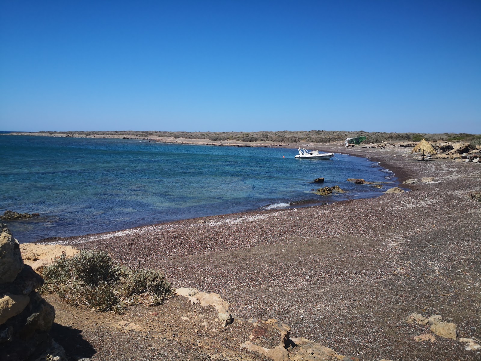 Fotografija Vlychadia beach z rjavi kamenček površino