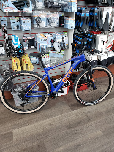 Bicycle Store «City Bikes Aventura», reviews and photos, 20335 Biscayne Blvd, Aventura, FL 33180, USA
