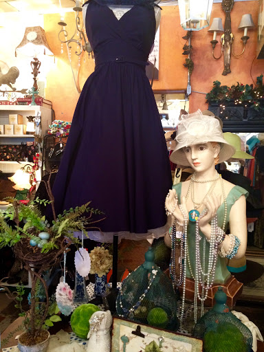 Antique Store «La Boutique Des Boudreaux», reviews and photos, 309 Bear Creek Ave, Morrison, CO 80465, USA