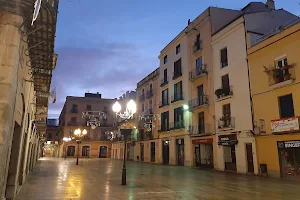 Plaça de les Cols image