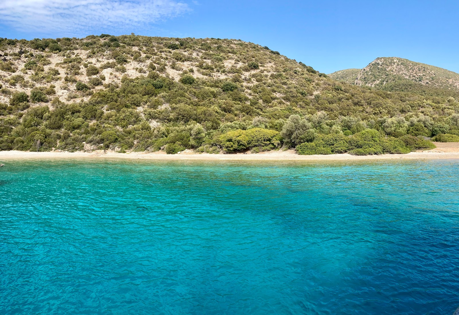 Foto di Rabbit Bay con una superficie del ciottoli beige