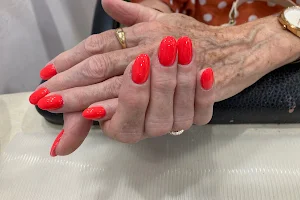 Top Nails image