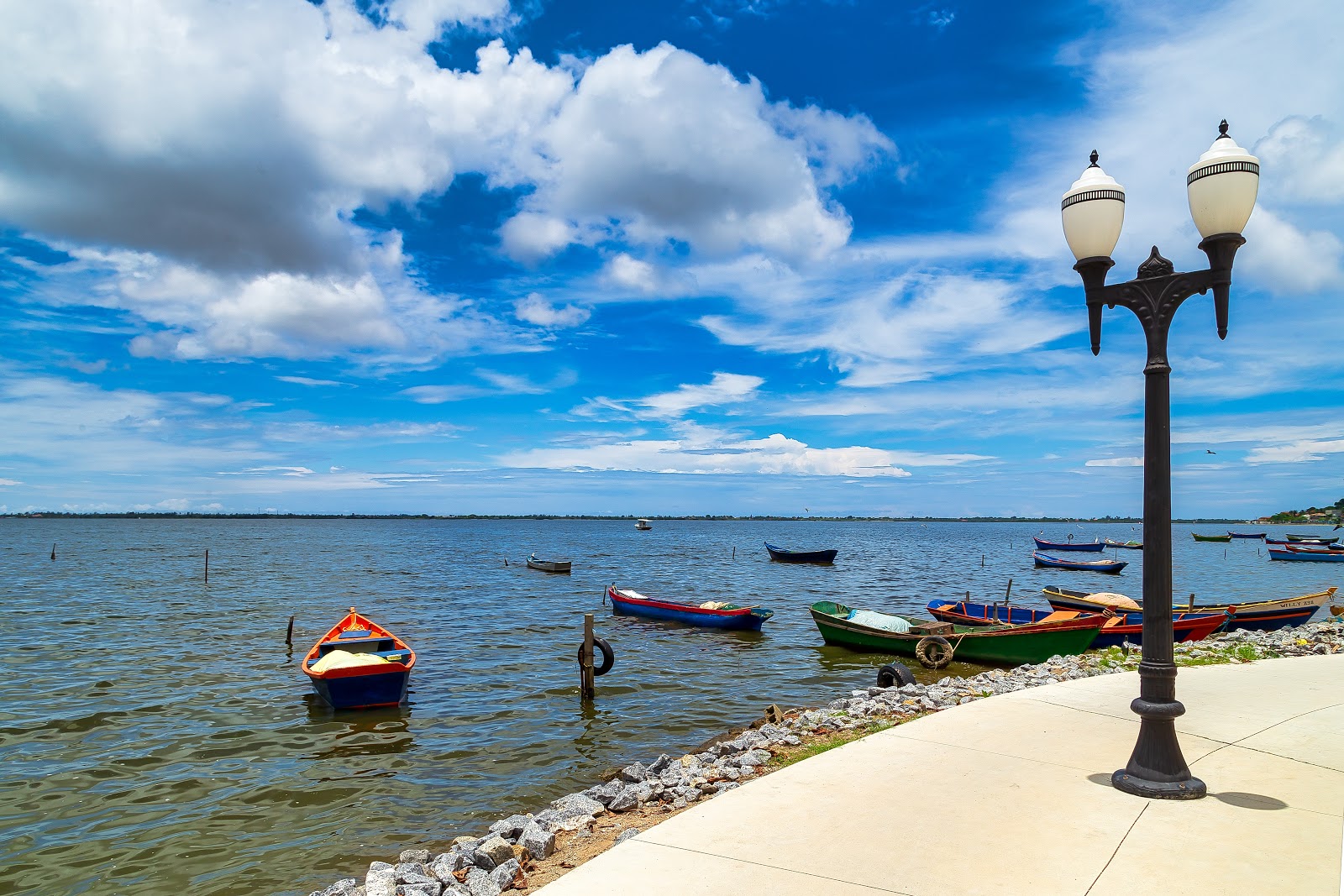 Foto av Praia do Hospicio med turkos rent vatten yta