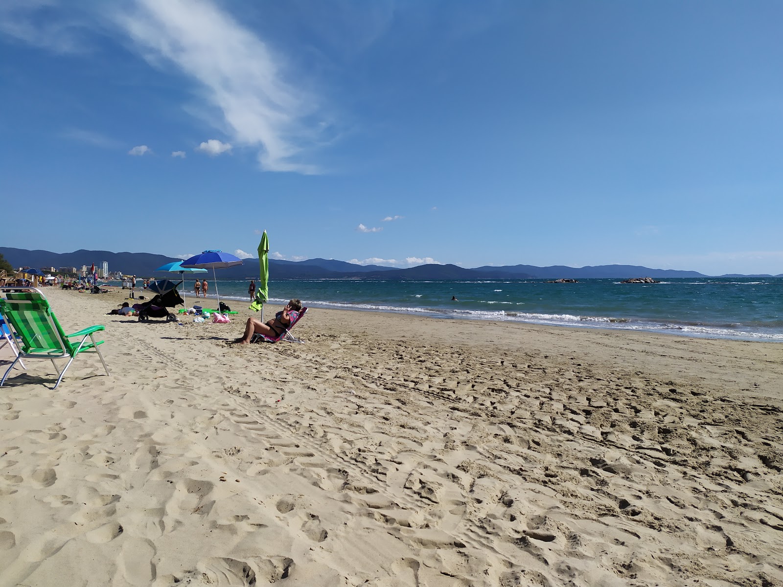 Φωτογραφία του Follonica beach II με μακρά ευθεία ακτή