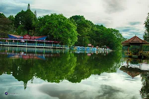Dien Hong Lake Resort image
