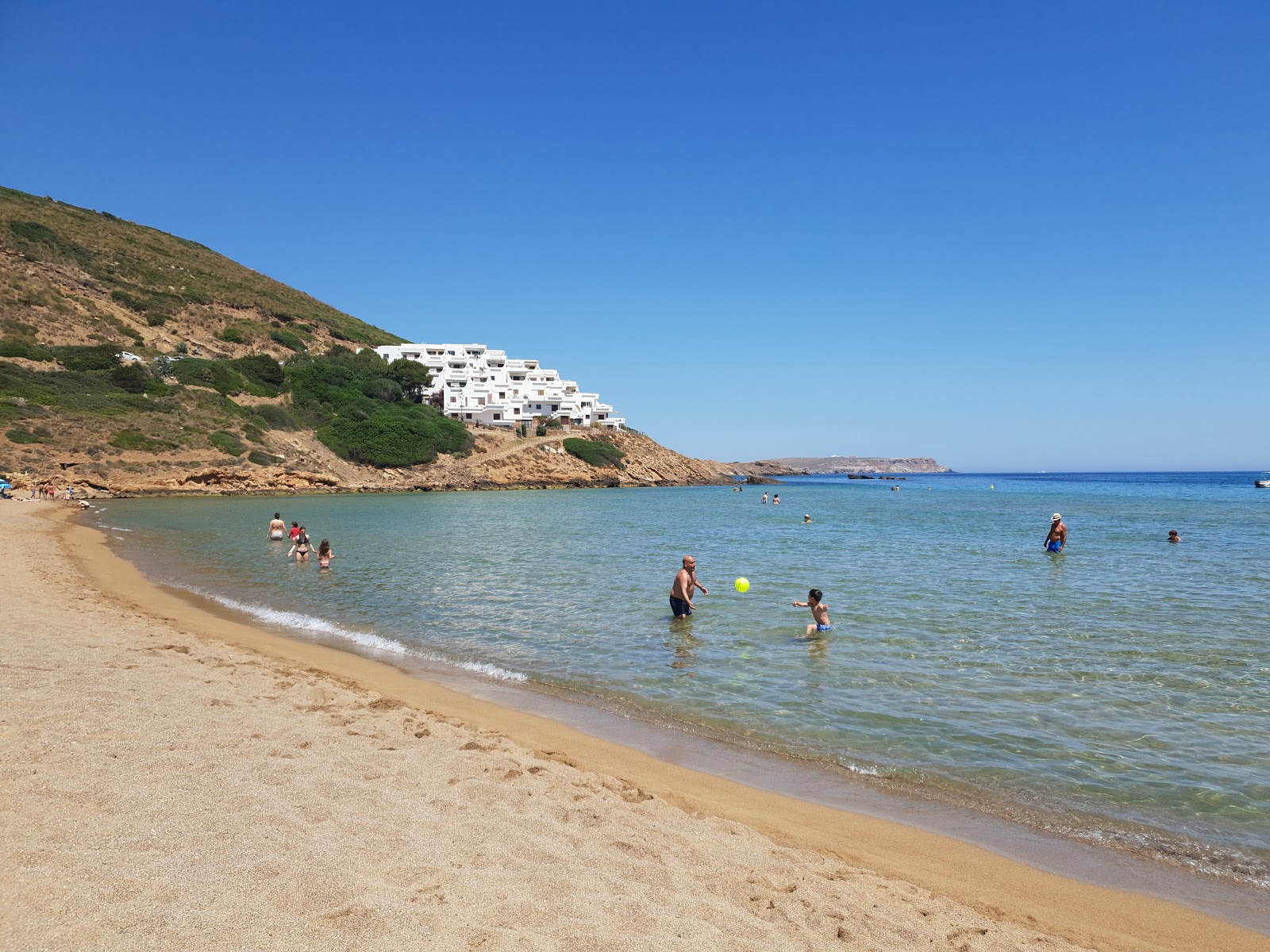 Foto de Praia de Fornells com muito limpo nível de limpeza