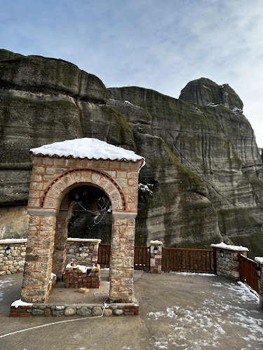 Opinii despre Ιερά Μονή Αγίου Νικολάου Αναπαυσά Μετεώρων în Μeteora - Ένωση