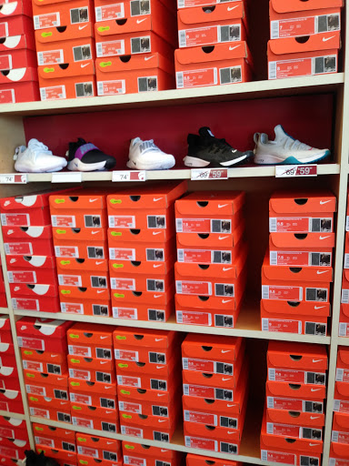 Shoe Store «Famous Footwear», reviews and photos, 1309 S Park St, Carrollton, GA 30117, USA