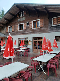 Atmosphère du Restaurant Auberge de la Cascade du Rouget à Sixt-Fer-à-Cheval - n°1