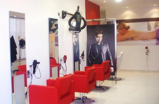 Centro de Peluquería y Estética Privilege en Alcuéscar, Cáceres‎