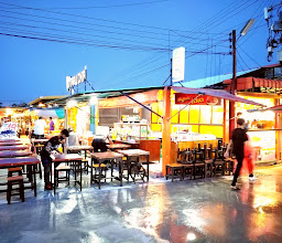 พิซซ่า สเต๊ก ตลาดนกฮูก photo