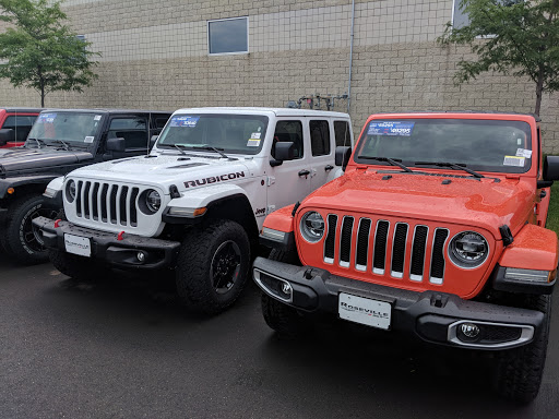 Car Dealer «Roseville Chrysler Jeep Dodge RAM», reviews and photos, 2805 Long Lake Rd, Roseville, MN 55113, USA