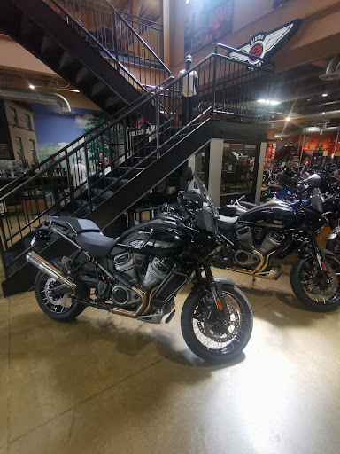 Harley-Davidson Dealer «Bergen County Harley-Davidson (Service Opens 9am)», reviews and photos, 124 Essex St, Rochelle Park, NJ 07662, USA