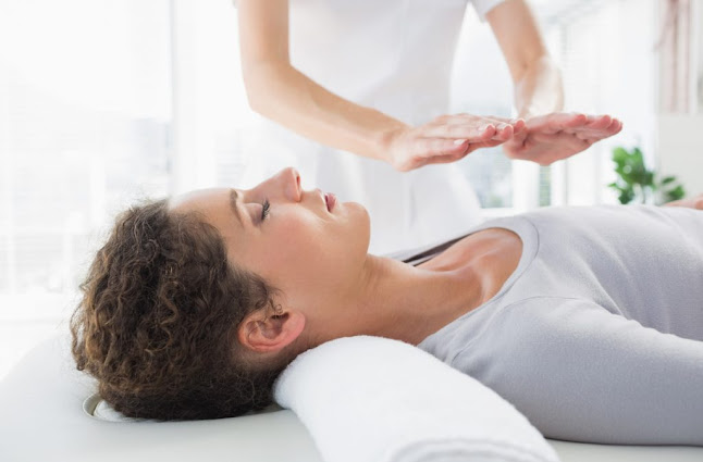 Reviews of E. Dando Holistics in Newport - Massage therapist