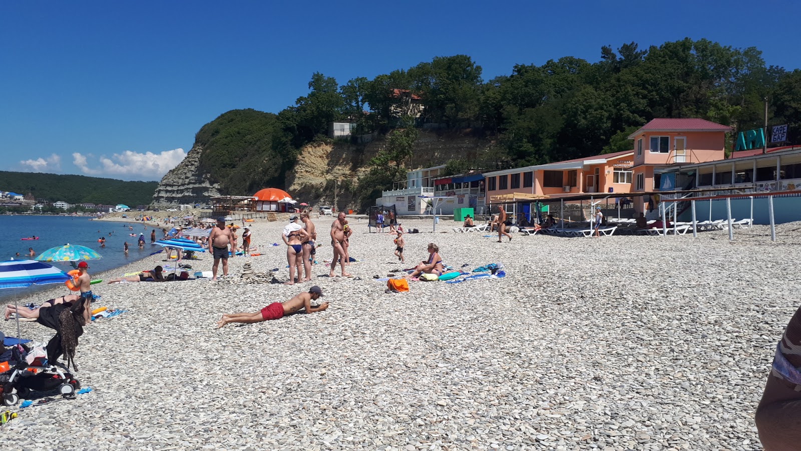 Φωτογραφία του Primorskaya beach και το όμορφο τοπίο του