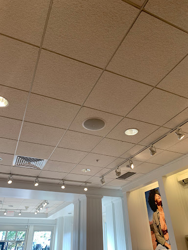 Clothing Store «American Eagle Outfitters», reviews and photos, 555 N Alafaya Trail, Orlando, FL 32828, USA