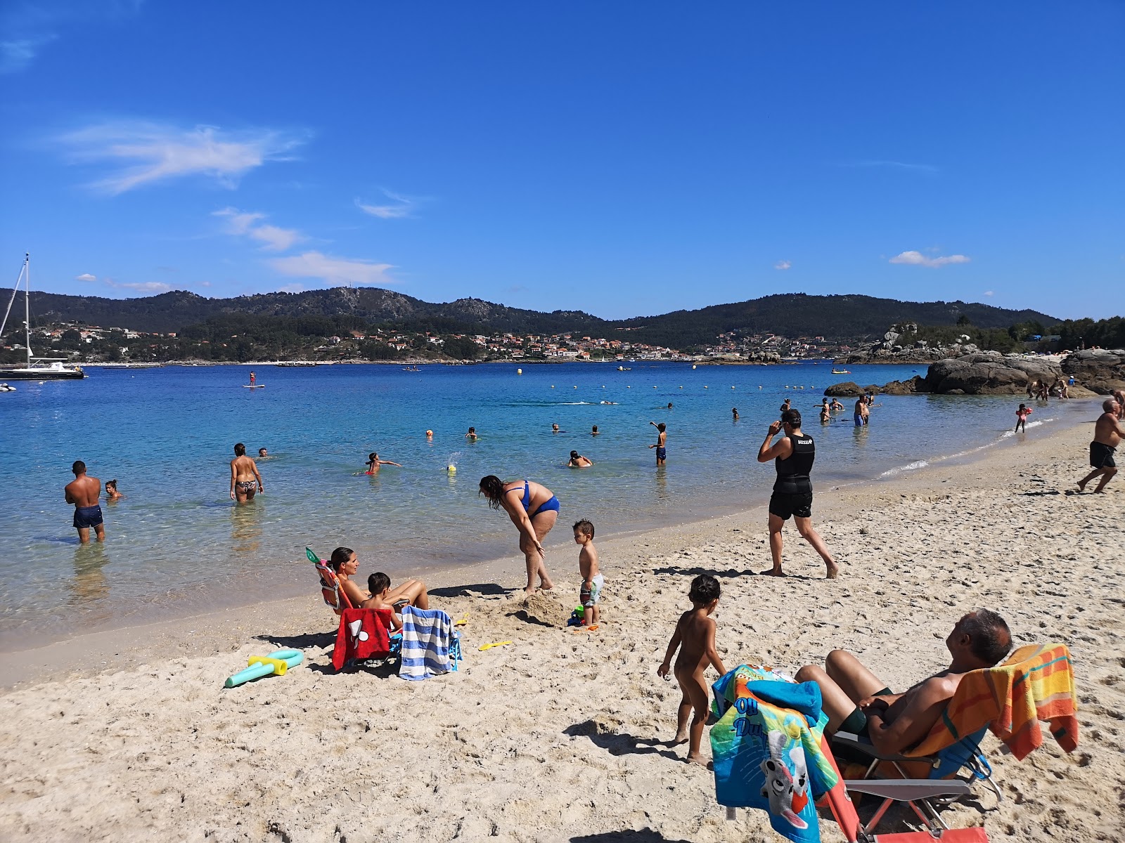 Castineiras Plajı'in fotoğrafı ve yerleşim