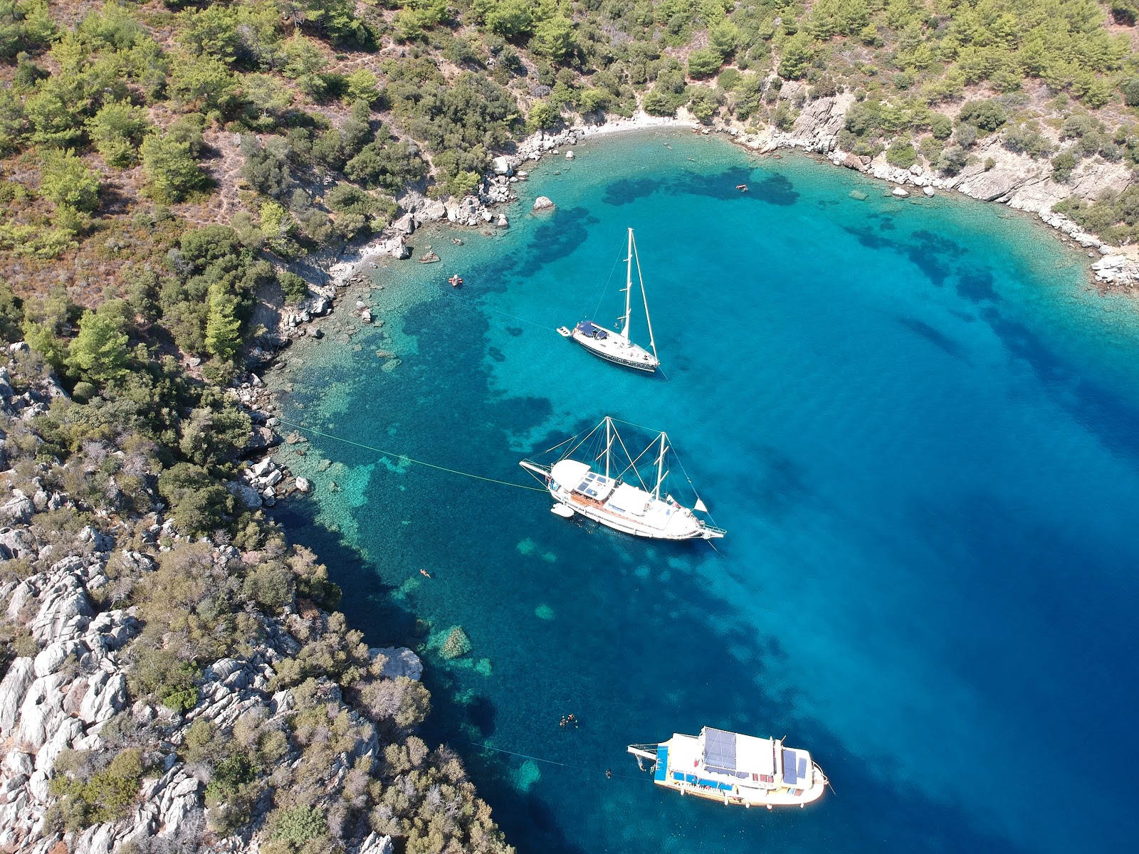 Foto van Akvaryum beach met rotsachtig terrein oppervlakte