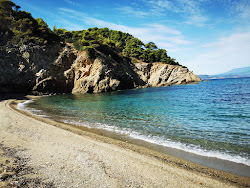 Photo de Mikros Aselinos beach zone des équipements