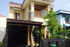 Dewi Guesthouse (꧋ꦣꦺꦮꦶꦒꦸꦮꦺꦱ꧀ꦛꦺꦴꦈꦱꦺ) image