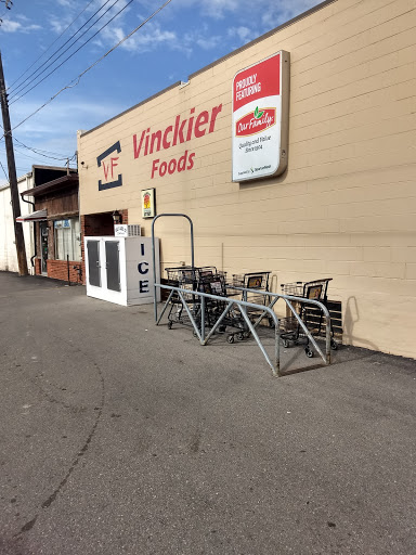 Grocery Store «Vinckier Foods», reviews and photos, 115 S Main St, Yale, MI 48097, USA