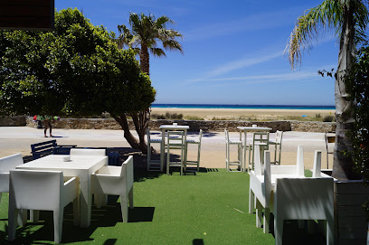 Café del Mar Beach Restaurante Bar - C. Pintor Guillermo Pérez Villalta, 60, 11380 Tarifa, Cádiz, Spain