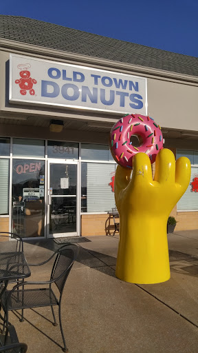 Donut Shop «Old Town Donut Shop», reviews and photos, 3941 Mid Rivers Mall Dr, St Peters, MO 63376, USA