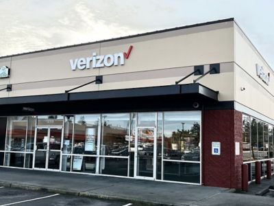 Cell Phone Store «Verizon», reviews and photos, 1255 N 205th St #101, Shoreline, WA 98133, USA