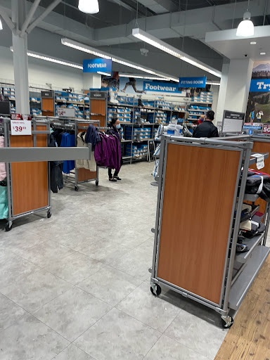 Sportswear Store «Columbia Sportswear Outlet Store», reviews and photos, 447 Great Mall Dr, Milpitas, CA 95035, USA