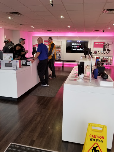 Cell Phone Store «T-Mobile», reviews and photos, 1606 N Dixie Hwy, Elizabethtown, KY 42701, USA