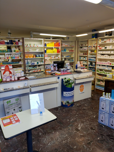 Farmacia 5 Vie di Tina Di Giuseppe Urbani - Apotheke