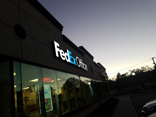 FedEx Office Print & Ship Center, 3460 Veterans Memorial Hwy #2, Bohemia, NY 11716, USA, 