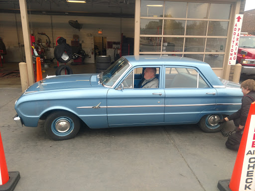 Tire Shop «Discount Tire», reviews and photos, 5505 South La Grange Road, Countryside, IL 60525, USA