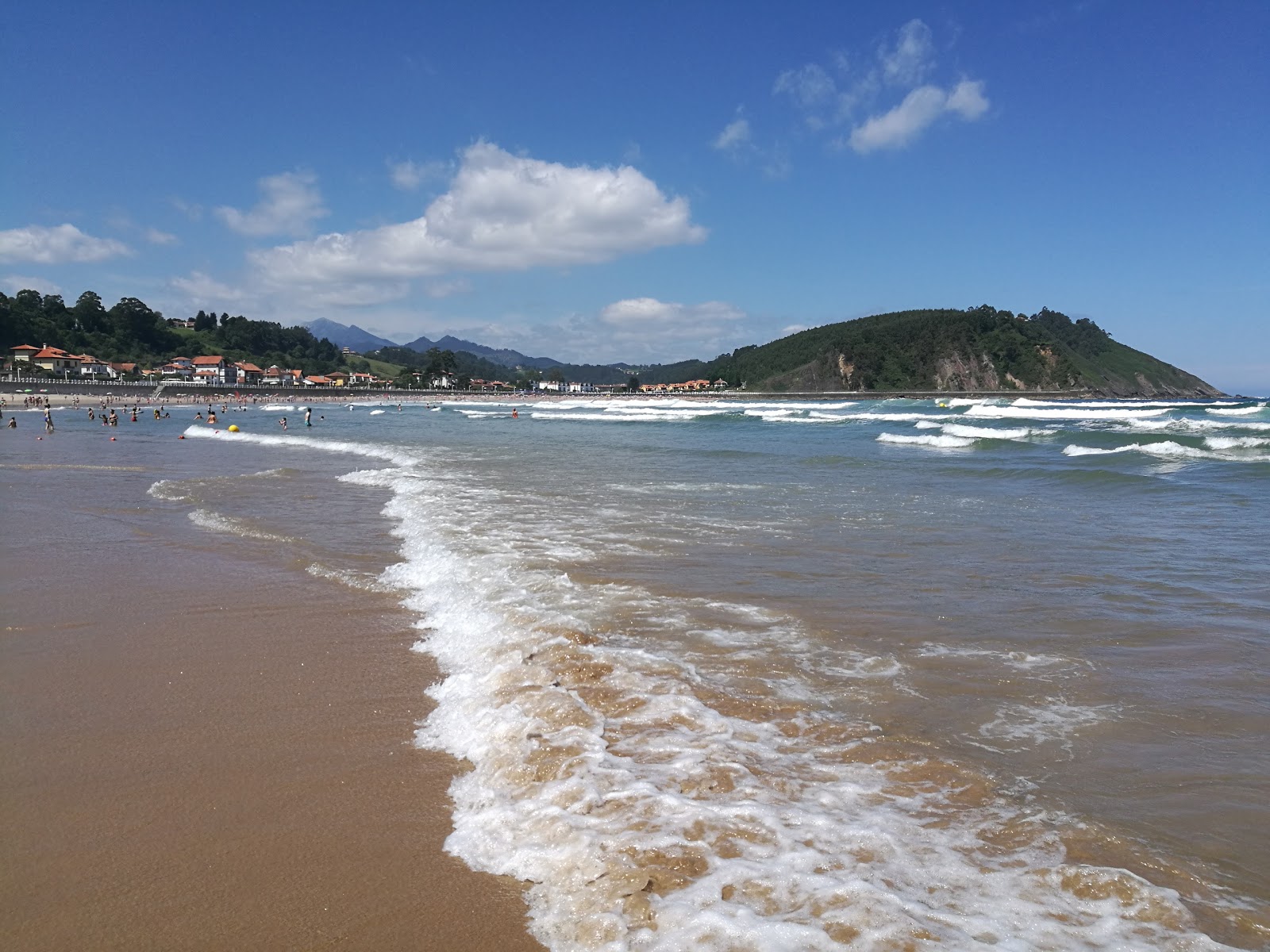 Fotografija Plaža Ribadesella (plaža Santa Marina) z visok stopnjo čistoče