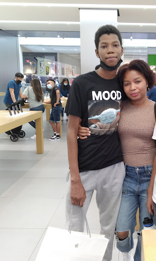 Computer Store «Apple Queens Center», reviews and photos, 90-15 Queens Blvd, Elmhurst, NY 11373, USA