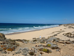 Beach Malhao'in fotoğrafı dağlarla çevrili
