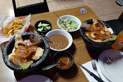 Los Lagos Mariscos Restaurant