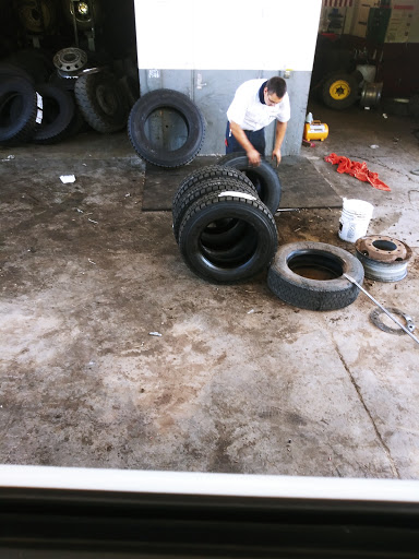 Tire Shop «Les Schwab Tire Center», reviews and photos, 1250 Airport Park Blvd, Ukiah, CA 95482, USA